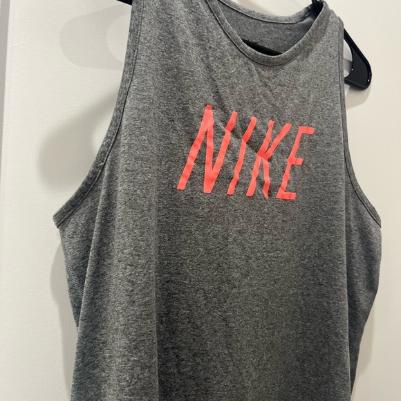 Nike Fit Tank - Picture 2 of 3